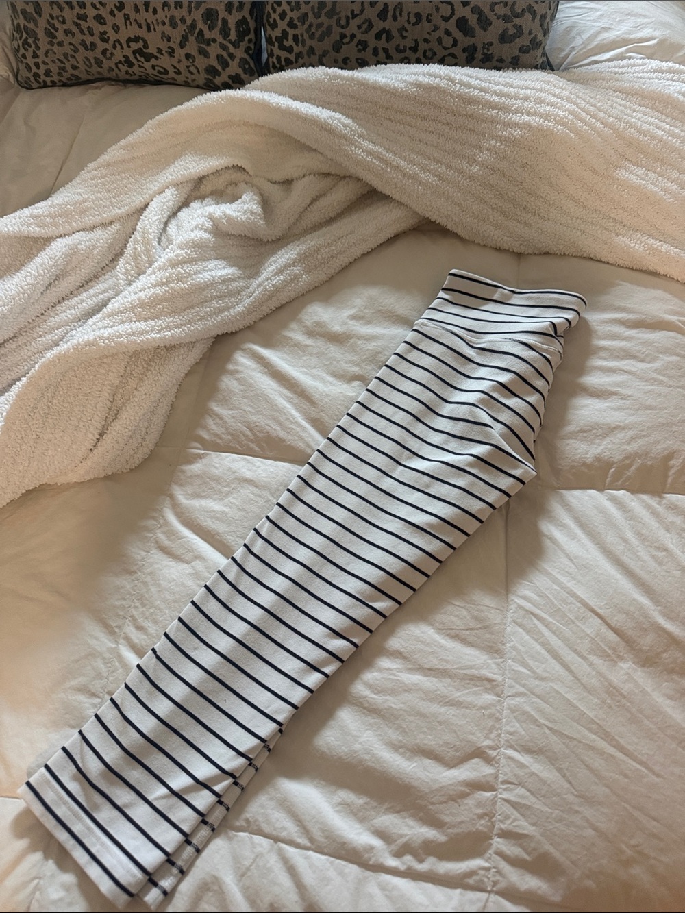 Lululemon Striped Capris🍋 - Picture 4 of 4